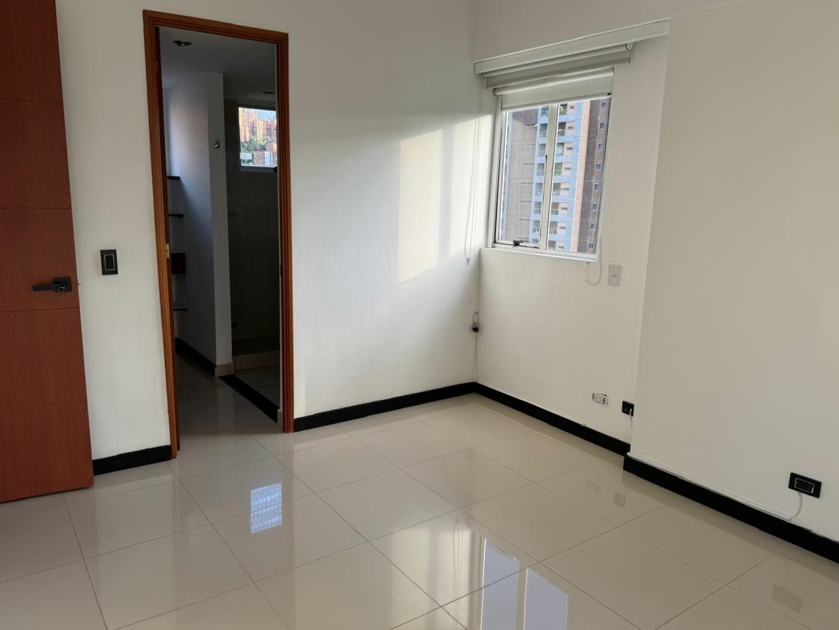 Apartamento en venta en El Poblado, Medellín · foto 9 de 12
