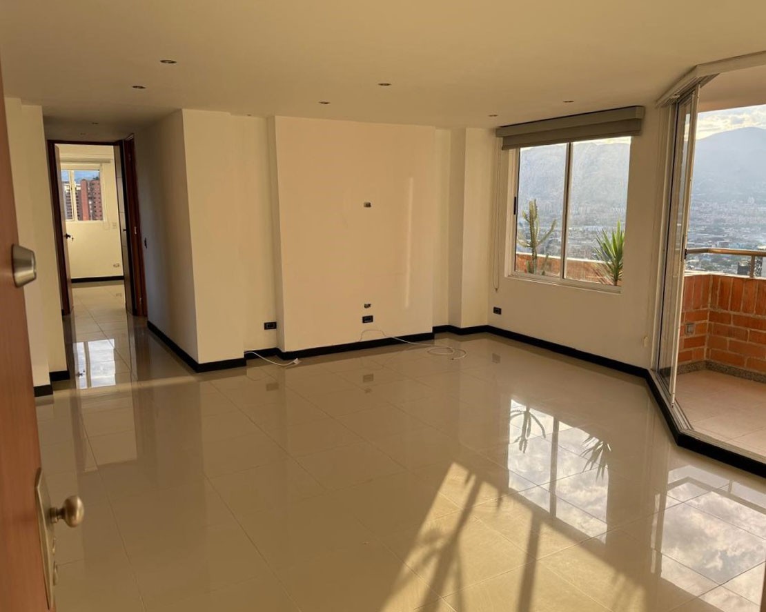 Apartamento en venta en El Poblado, Medellín · foto 3 de 12