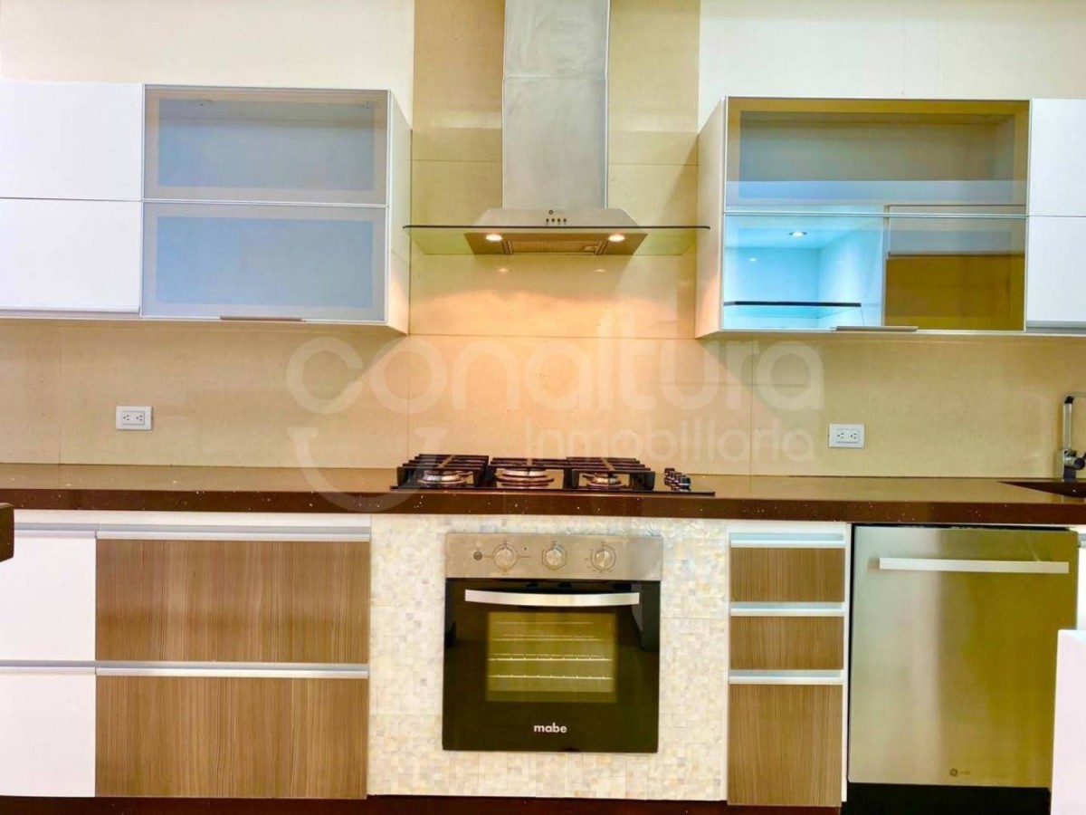 Apartamento en venta en El Poblado, Medellín 2