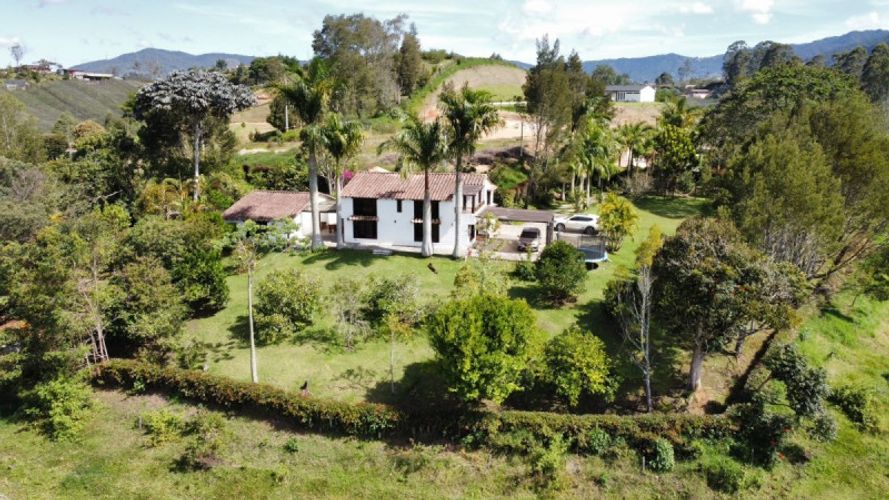 Finca en venta en El Carmen De Viboral, El Carmen de Viboral, 300 m² · foto 2 de 21