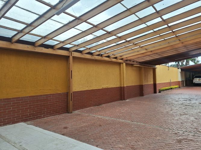 Casa de 5 alcobas en venta en San Jose De Bavaria, Bogotá, 550 m² · foto 4 de 24