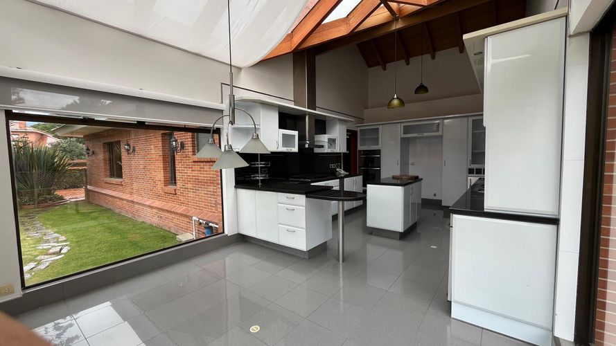 Casa de 4 alcobas en venta en San Simón, Bogotá, 550 m² · foto 3 de 24