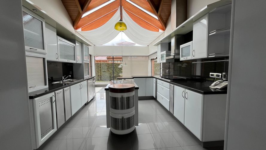 Casa de 4 alcobas en venta en San Simón, Bogotá, 550 m² · foto 4 de 24