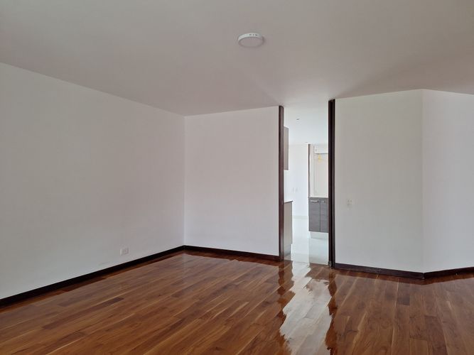 Casa de 5 alcobas en venta en San Jose De Bavaria, Bogotá, 550 m² · foto 19 de 24