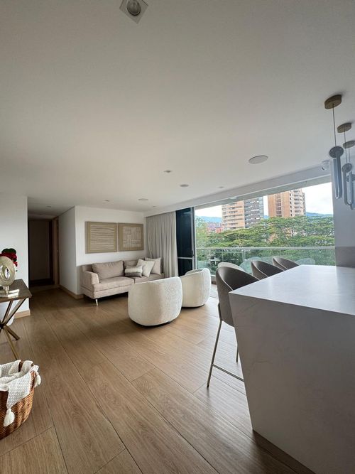Apartamento de 3 alcobas en venta en Cerros De Guadalcanal, Envigado, 90 m² · foto 2 de 19