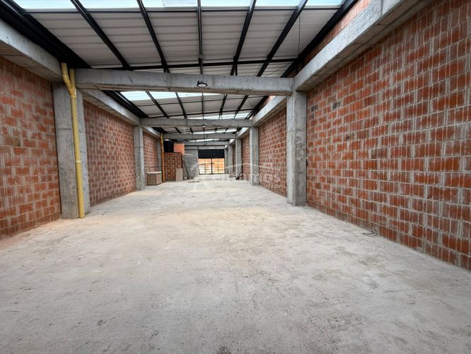 Bodega en venta en Trinidad, Medellín, 624 m² · foto 2 de 24