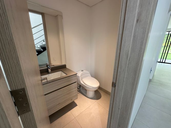 Casa de 3 alcobas en venta en Lagos De Iraka, Armenia, 183 m² · foto 2 de 24