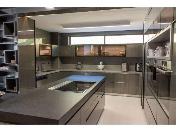 Casa de 6 alcobas en venta en Vía Las Palmas, Medellín, 1800 m² · foto 5 de 24