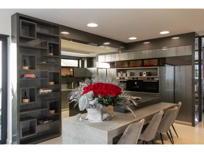 Casa de 6 alcobas en venta en Vía Las Palmas, Medellín, 1800 m² · foto 9 de 24