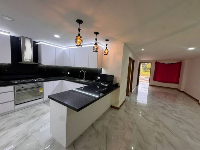 Casa de 4 alcobas en venta en Barro Blanco, Rionegro, 260 m² · foto 4 de 24