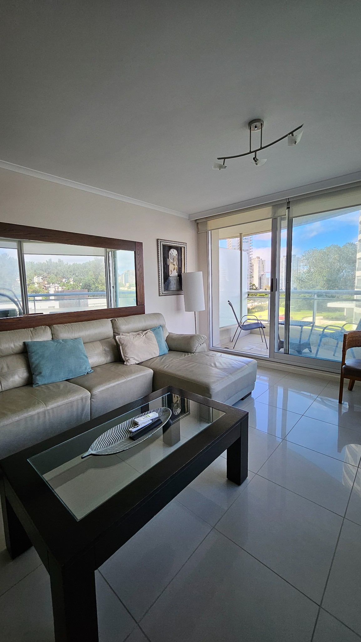 Apartamento en Av. Roosevelt a metros de la Brava en Punta del Este - Fler