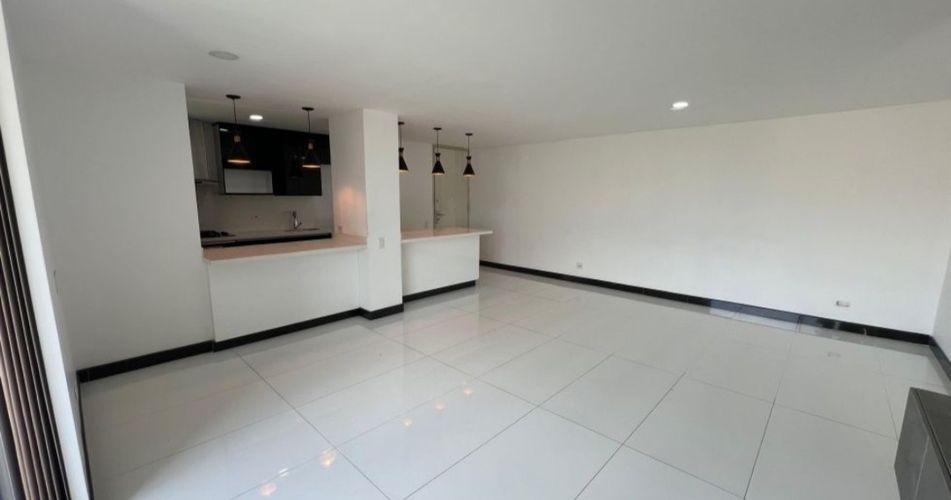 Apartamento de 3 alcobas en venta en Suramérica, Itagüí, 112 m² · foto 3 de 13