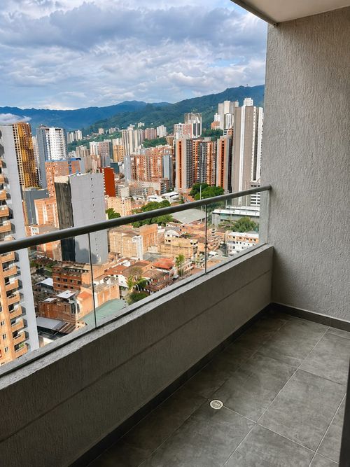 Apartamento de 3 alcobas en venta en Calle Larga, Sabaneta, 66 m² · foto 3 de 10
