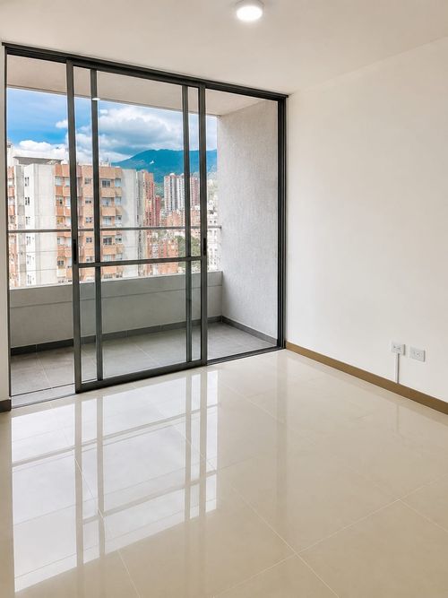 Apartamento de 3 alcobas en venta en Calle Larga, Sabaneta, 66 m² · foto 4 de 10
