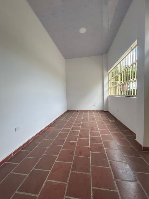 Local en arriendo en El Sol, Los Patios, 25 m² · foto 2 de 5
