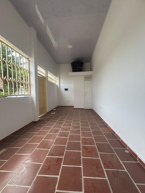 Local en arriendo en El Sol, Los Patios, 25 m² · foto 3 de 5