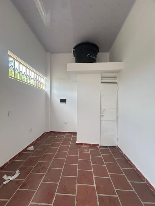Local en arriendo en El Sol, Los Patios, 25 m² · foto 4 de 5