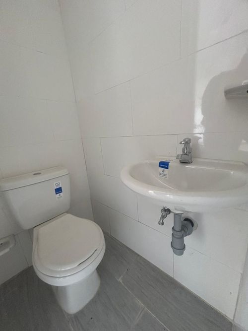 Local en arriendo en El Sol, Los Patios, 25 m² · foto 5 de 5