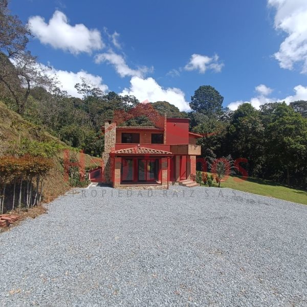 Casa en Arriendo en Loma del Escobero, Envigado