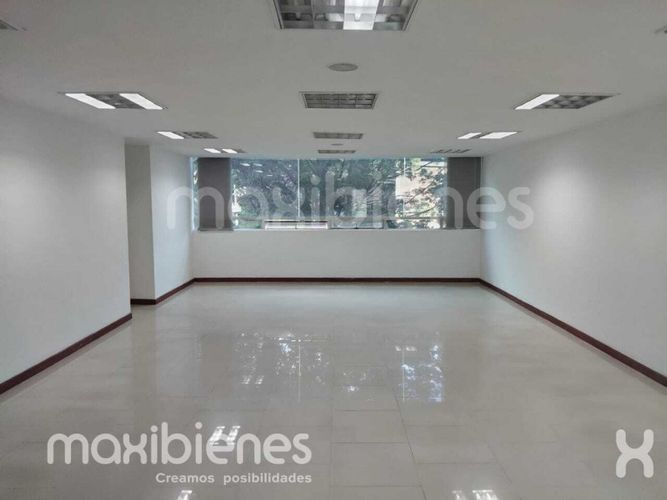 Oficina en arriendo en Los Balsos, Medellín, 420 m² · foto 10 de 23