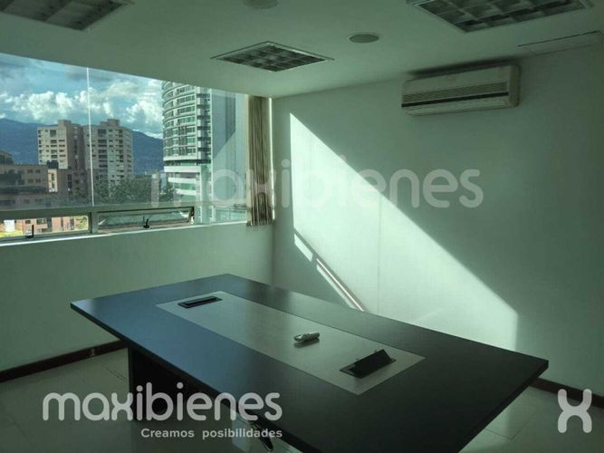 Oficina en arriendo en Los Balsos, Medellín, 420 m² · foto 11 de 23