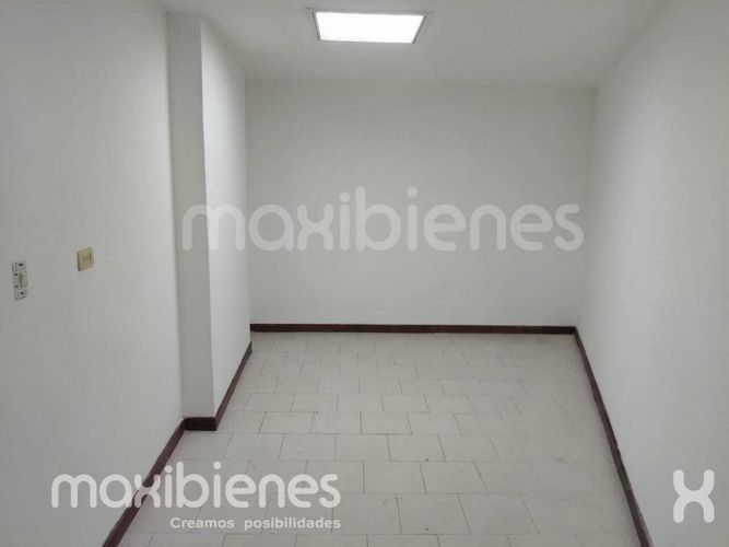 Oficina en arriendo en Los Balsos, Medellín, 420 m² · foto 12 de 23