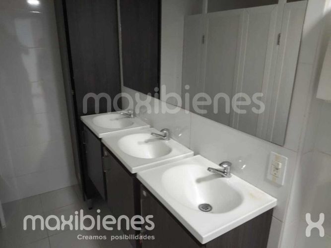 Oficina en arriendo en Los Balsos, Medellín, 420 m² · foto 21 de 23