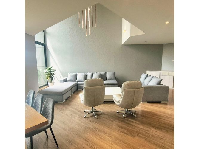 Apartamento de 3 alcobas en venta en Los Rosales, Bogotá, 246 m² · foto 3 de 18