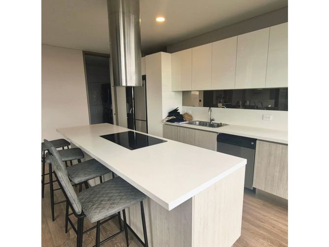 Apartamento de 3 alcobas en venta en Los Rosales, Bogotá, 246 m² · foto 7 de 18