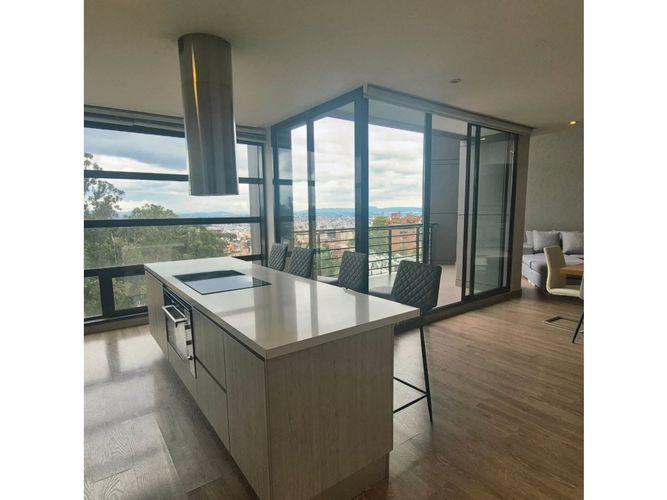 Apartamento de 3 alcobas en venta en Los Rosales, Bogotá, 246 m² · foto 8 de 18