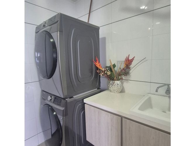 Apartamento de 3 alcobas en venta en Los Rosales, Bogotá, 246 m² · foto 18 de 18