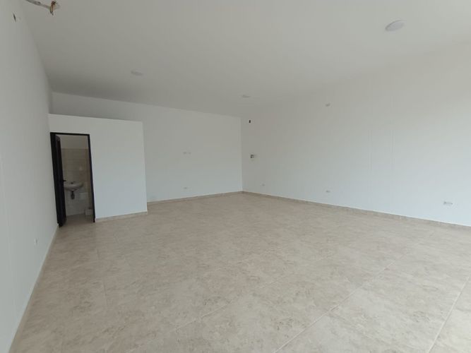 Local en arriendo en Pisarreal, Los Patios, 50 m² · foto 4 de 5