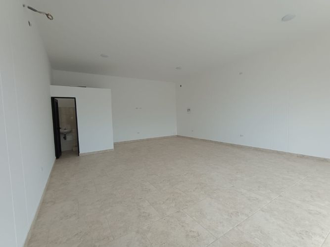 Local en arriendo en Pisarreal, Los Patios, 50 m² · foto 3 de 4