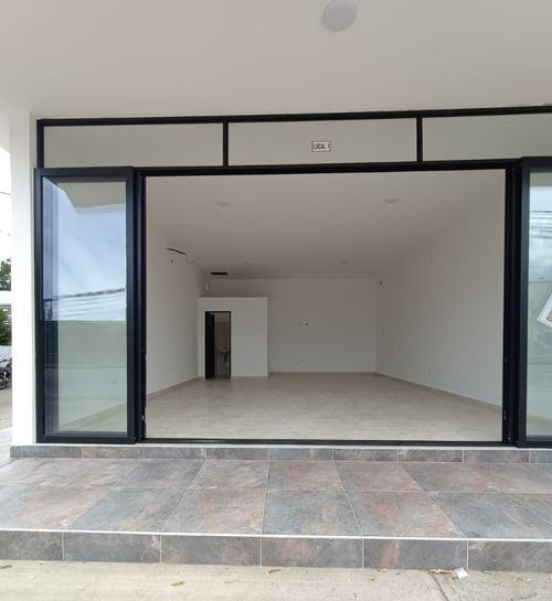 Local en arriendo en Pisarreal, Los Patios, 50 m² · foto 2 de 5