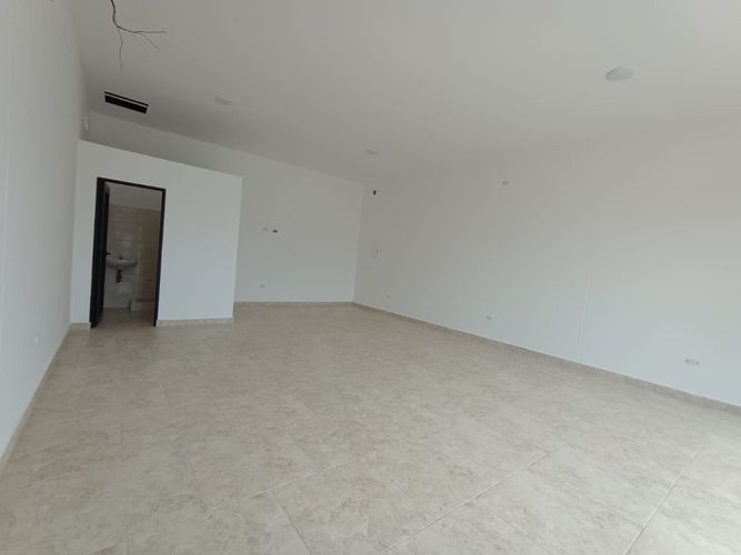 Local en arriendo en Pisarreal, Los Patios, 50 m² · foto 3 de 5