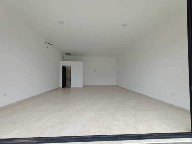 Local en arriendo en Pisarreal, Los Patios, 50 m² · foto 4 de 5