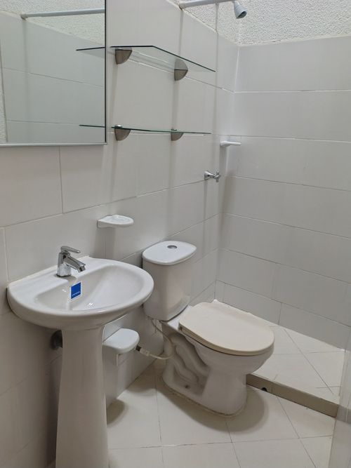 Oficina en arriendo en La Ceiba, Cúcuta, 52 m² · foto 6 de 8