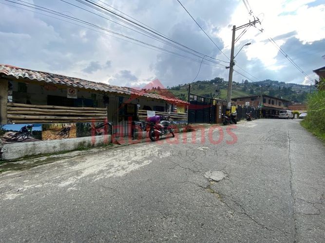 Casa de 14 alcobas en venta en Belén, Medellín · foto 3 de 24