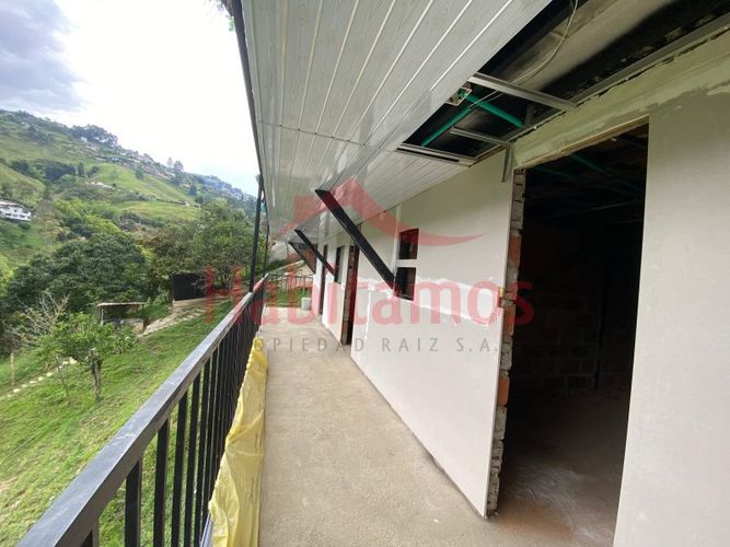 Casa de 14 alcobas en venta en Belén, Medellín · foto 13 de 24