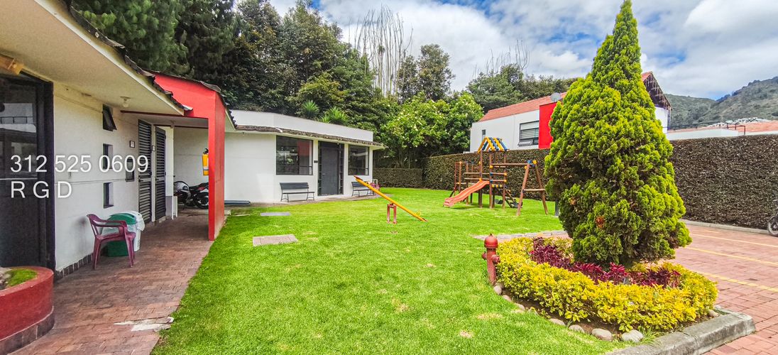 Casa de 4 alcobas en venta en Cerca De Piedra, Chía, 535 m² · foto 2 de 24