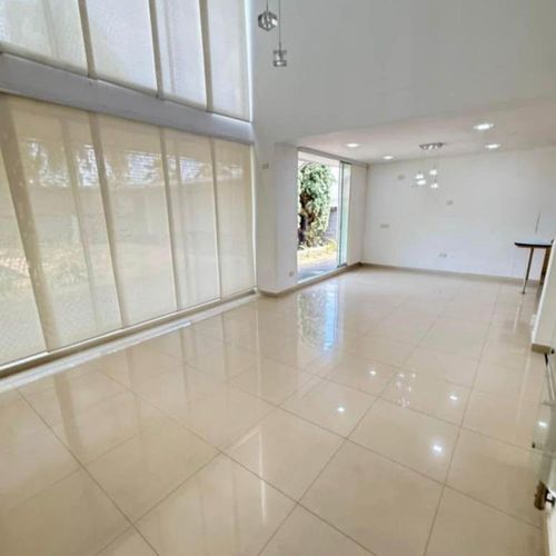 Casa de 4 alcobas en venta en Conjunto Cerrado Firenze, Villa del Rosario, 230 m² · foto 2 de 9