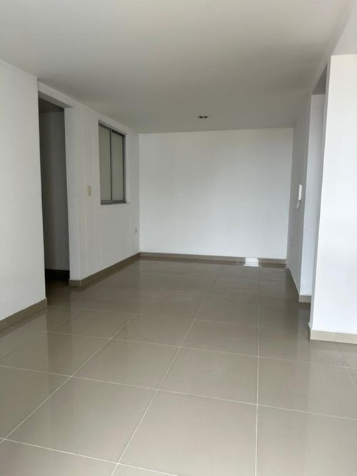 Apartamento de 3 alcobas en venta en La Floresta, Los Patios, 80 m² · foto 2 de 9