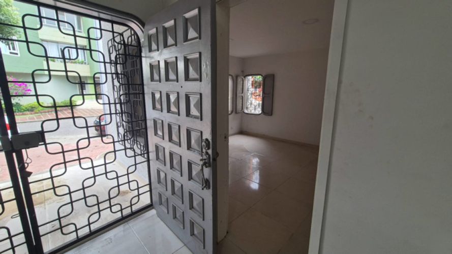 Casa de 8 alcobas en venta en La Riviera, Cúcuta, 415 m² · foto 2 de 12