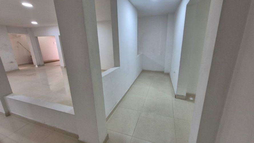 Casa de 8 alcobas en venta en La Riviera, Cúcuta, 415 m² · foto 5 de 12