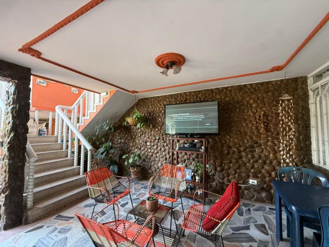 Casa de 4 alcobas en venta en Cr. Vizcaya, Los Patios, 157 m² · foto 2 de 23