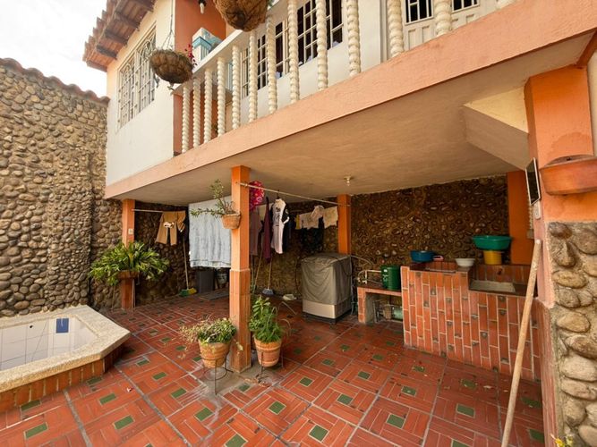 Casa de 4 alcobas en venta en Cr. Vizcaya, Los Patios, 157 m² · foto 3 de 23