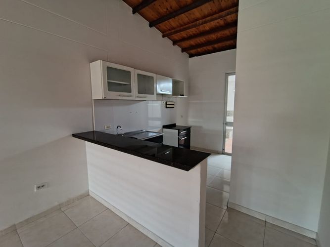 Casa de 3 alcobas en venta en Ub. Portal De Los Alcaceres, Villa del Rosario, 102 m² · foto 2 de 17