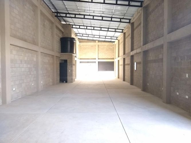Bodega en venta en San Miguel, Cúcuta, 182 m² · foto 2 de 8