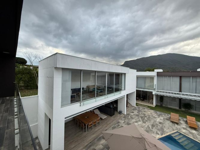 Casa de 12 alcobas en venta en California, Los Patios, 1250 m² · foto 2 de 24