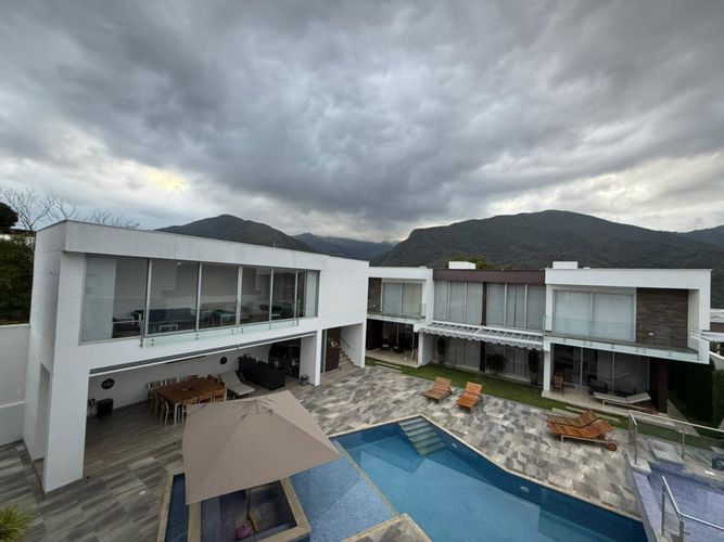 Casa de 12 alcobas en venta en California, Los Patios, 1250 m² · foto 4 de 24